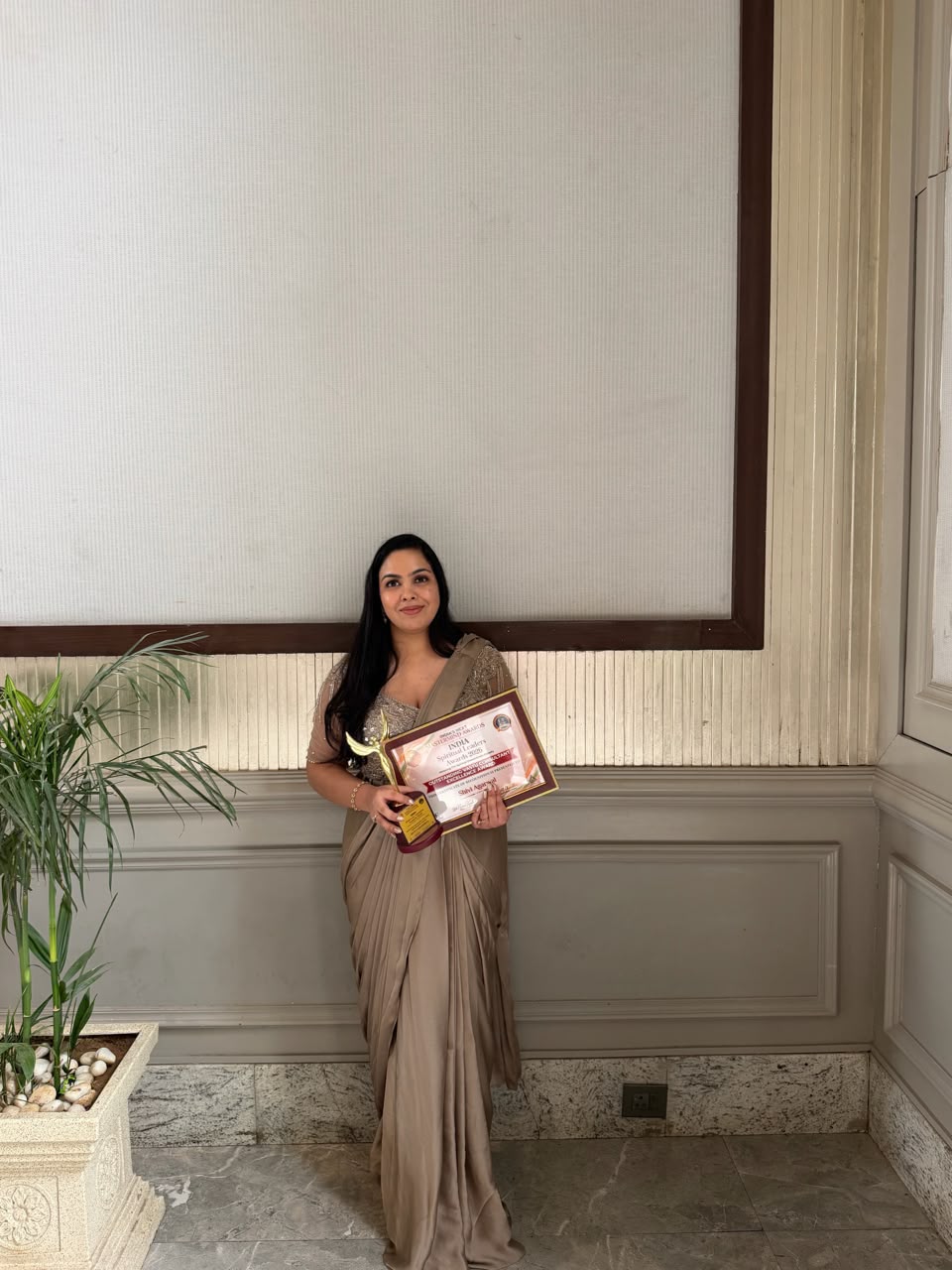 Founder Shivi Agarwal receiving recognition trophy