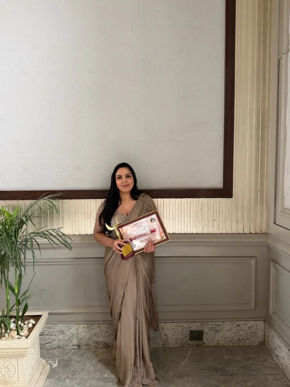 Founder Shivi Agarwal receiving recognition trophy